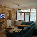 Maison De Caractere Au Coeur De La Cite Medievale De Nyaraló *