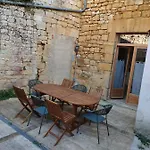 Maison De Caractere Au Coeur De La Cite Medievale De