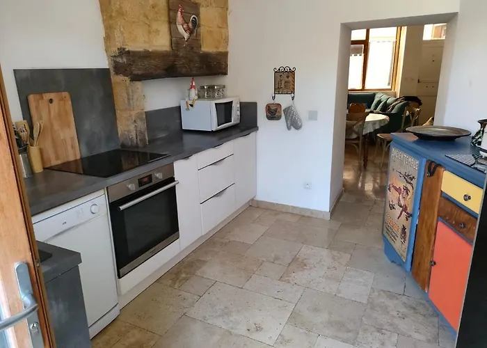 Maison De Caractère Au Cœur De La Cité Médiévale De