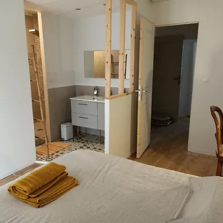 Maison De Caractere Au Coeur De La Cite Medievale De *