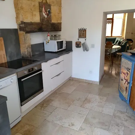 Maison De Caractere Au Coeur De La Cite Medievale De