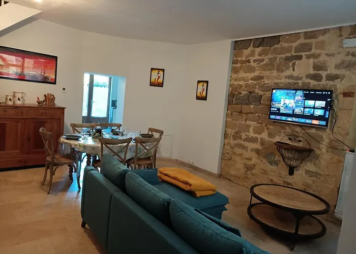 Maison De Caractere Au Coeur De La Cite Medievale De Casa de Férias *